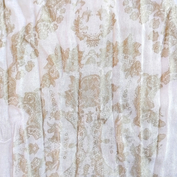 NWOT. Express Large printed gold patterns scarf/wrap with wrinkled style. - Picture 3 of 4